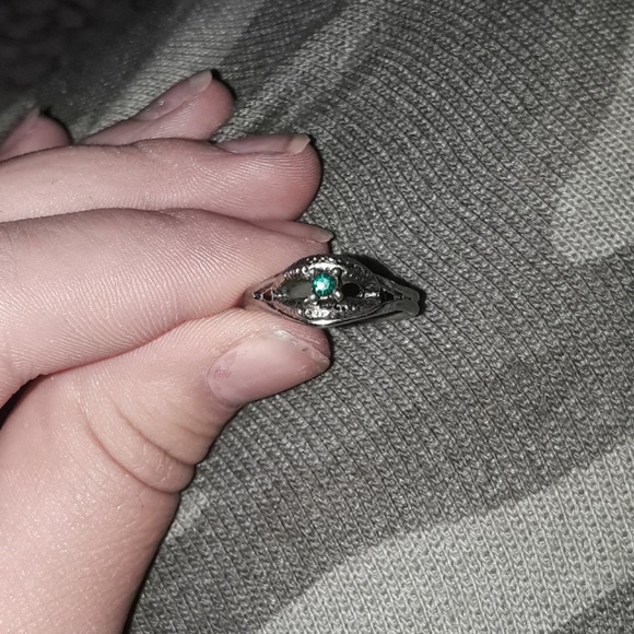 emerald ring - Picture 2 of 2